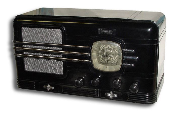 Fada Radio model 246D Coloradio, black bakelite with chrome trim