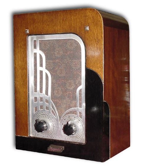 Majestic radio model 149, small wood tabletop with deco design, chrome grill, 1934