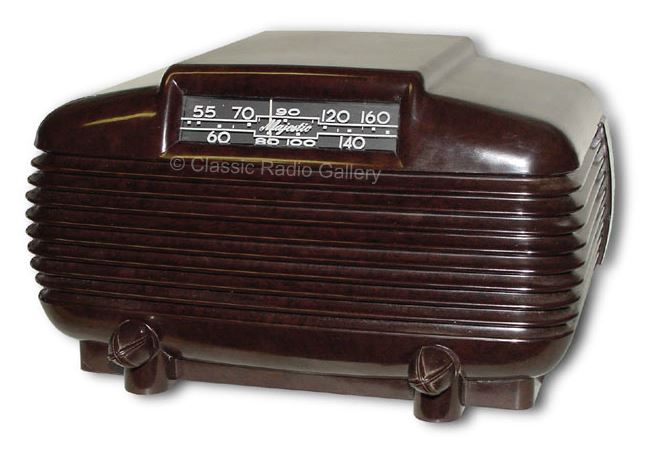 Majestic Radio model 5A410 Zephyr, bakelite, 1946