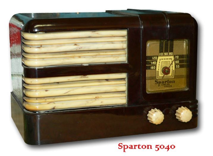 Sparton Radio model 5040, small bakelite with split grill, 1939, Canada