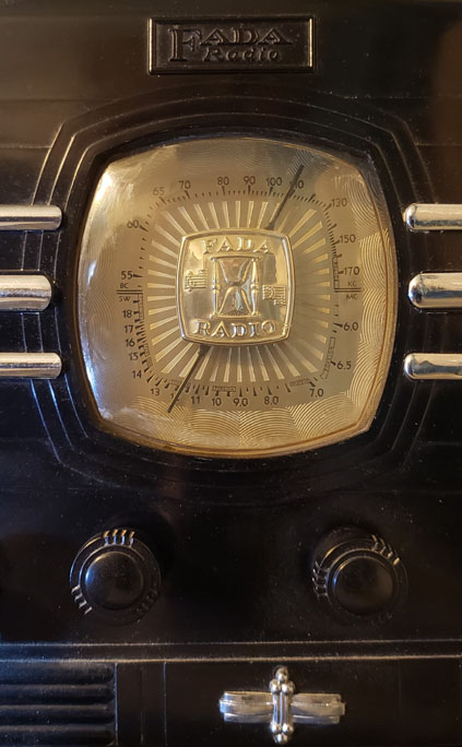 Fada black model 246 knobs, dial Coloradio