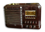 Sentinel Radio model 149A, brown bakelite, pushbuttons