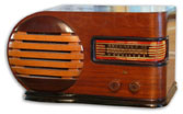 Travler Radio model 315SW, small 2 tone wood radio, curved slide rule dial